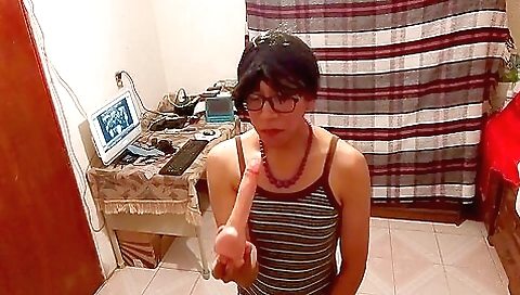 Amateur brunette 18+ trying deepthroat sex with dildo