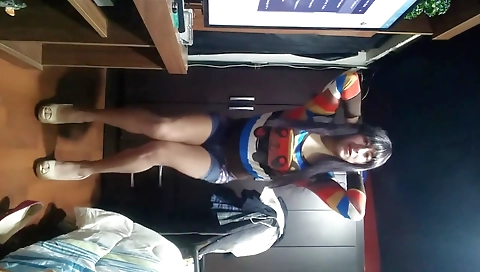 Shemale amateur enjoys herself on the bed and masturbating