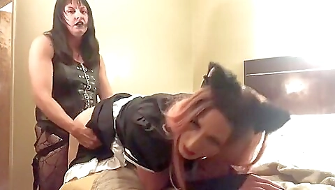 A maid gives a blowjob to a hot dude in the hotel room