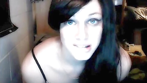 Busty redhead amateur with a tight body is showing off