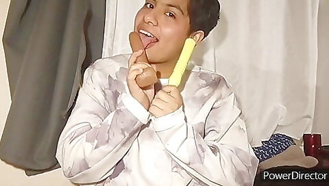 Amateur brunette creampie after toyed with her pussy