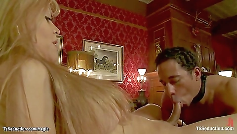 Latina sluts have sex with a big dick and their dicks are deepthroated