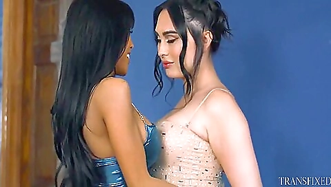 Asian milf and her lover share the bed and have fun